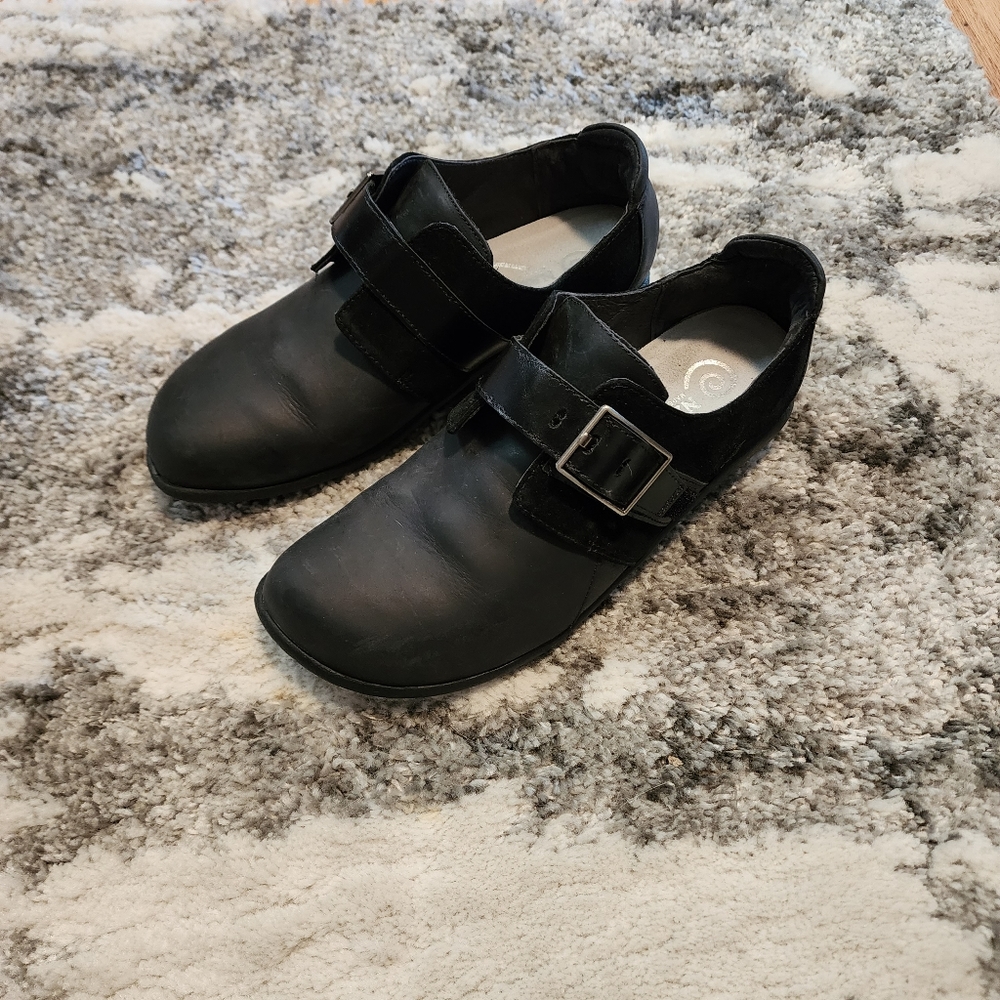 Naot Koru Collection Black Suede Leather Buckle Tane Shoe 38